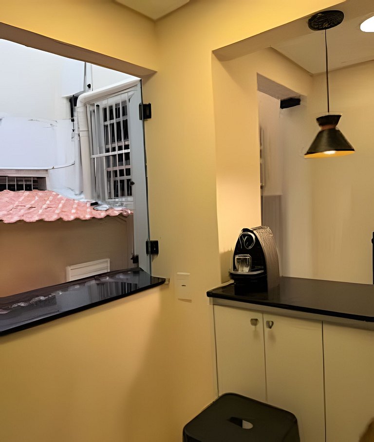 Reformado com varanda externa | em frente ao metrô