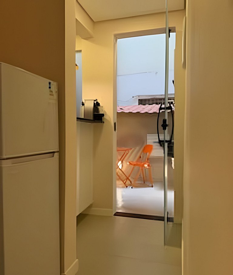 Reformado com varanda externa | em frente ao metrô