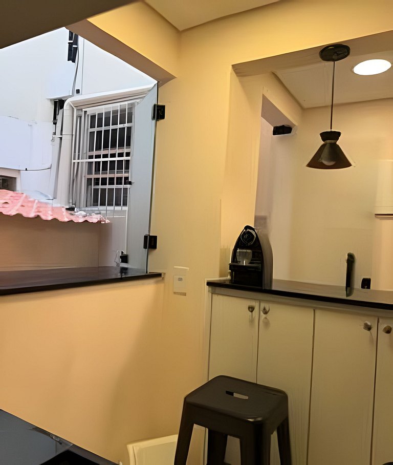 Reformado com varanda externa | em frente ao metrô